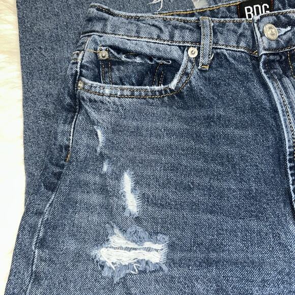 Woman’s BDG Mom Frayed Hem Jeans Size 25 - Picture 7 of 11